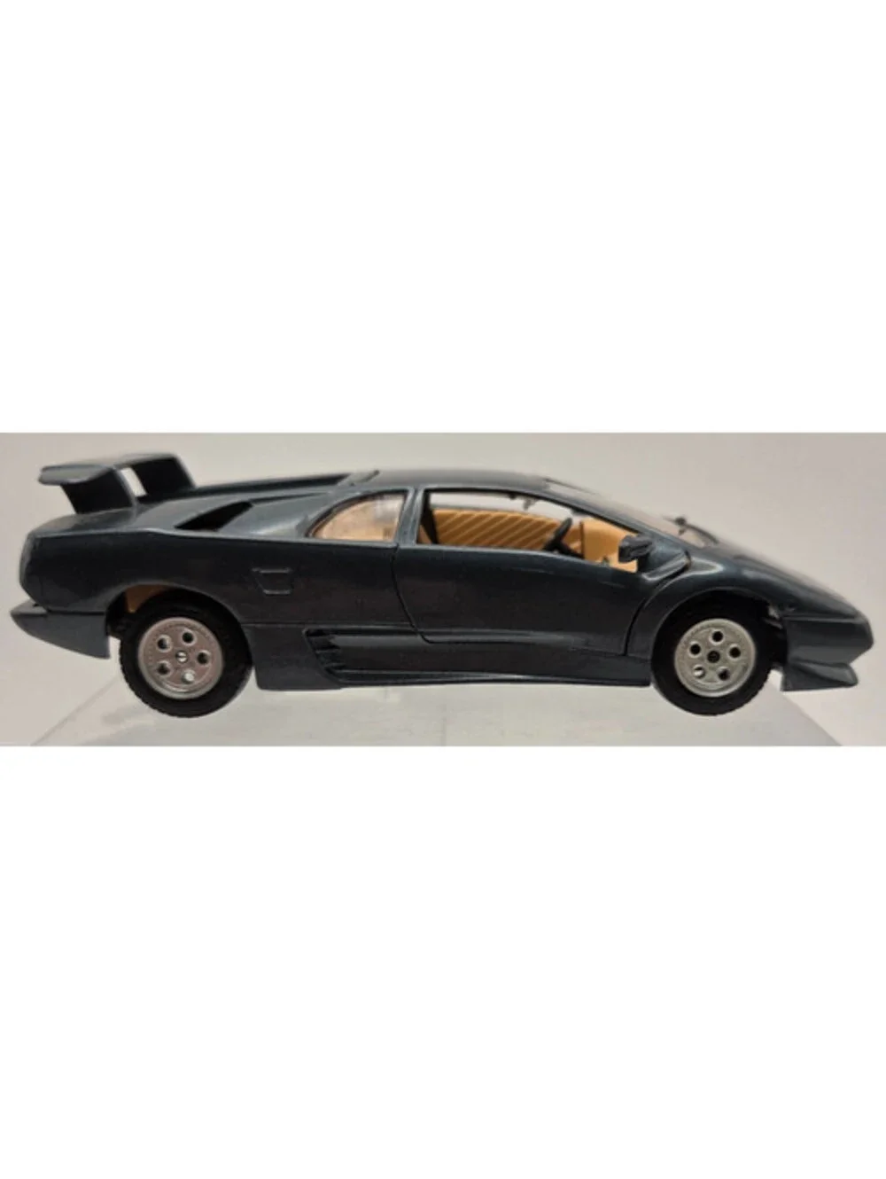 Bburago Lamborghini Diablo 1990 1:24 Diecast Model Car Made in Italy
